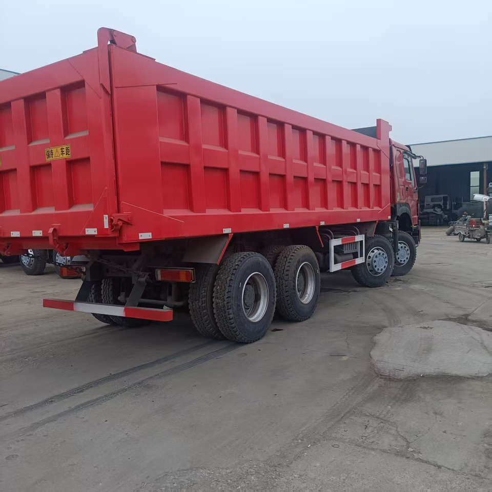 SINOTRUK HOWO 8x4 CLICK HERE FOR DISCOUNT - Camion benne: photos 4 SINOTRUK HOWO 8x4 CLICK HERE FOR DISCOUNT - Camion benne: photos 4