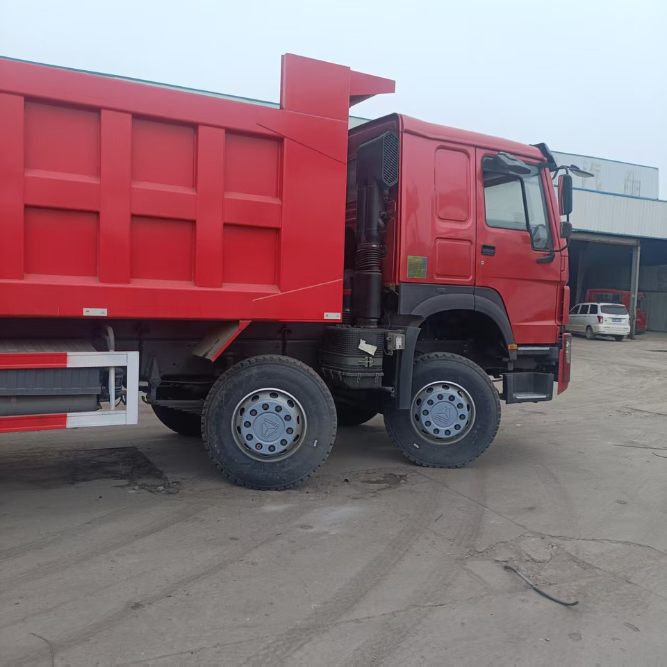 SINOTRUK HOWO 8x4 CLICK HERE FOR DISCOUNT - Camion benne: photos 3 SINOTRUK HOWO 8x4 CLICK HERE FOR DISCOUNT - Camion benne: photos 3