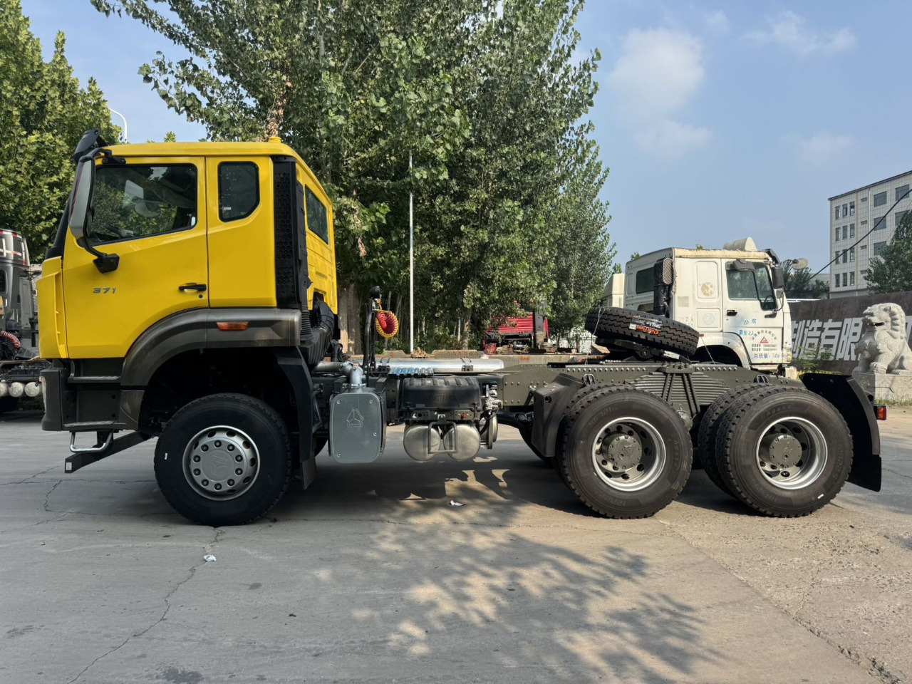 HOWO 371 HP Dump Truck Click Here for Discount - Tracteur routier: photos 1 HOWO 371 HP Dump Truck Click Here for Discount - Tracteur routier: photos 1