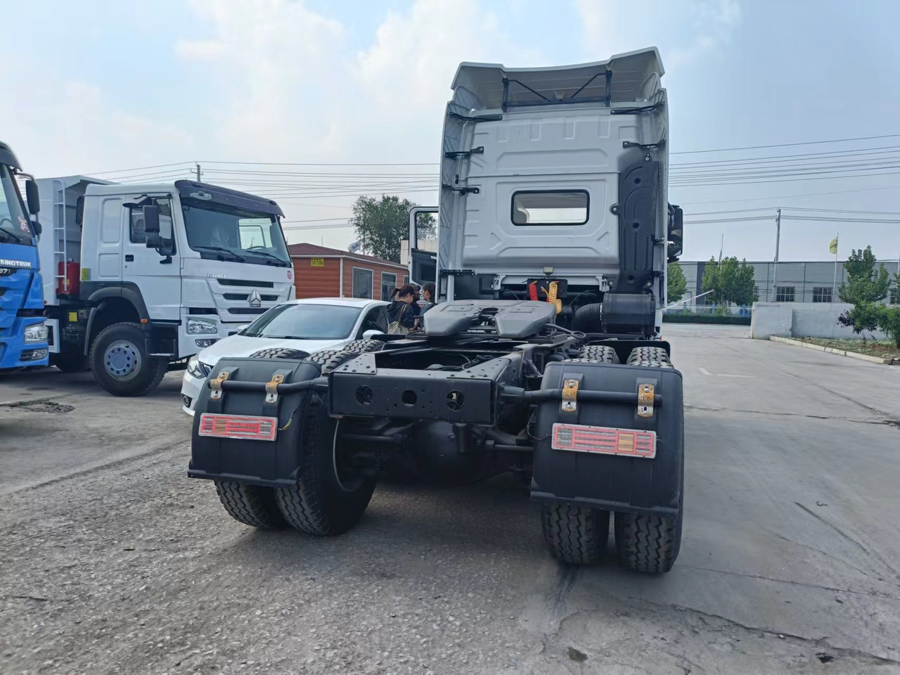 SHACMAN X3000 - Tracteur routier: photos 4 SHACMAN X3000 - Tracteur routier: photos 4