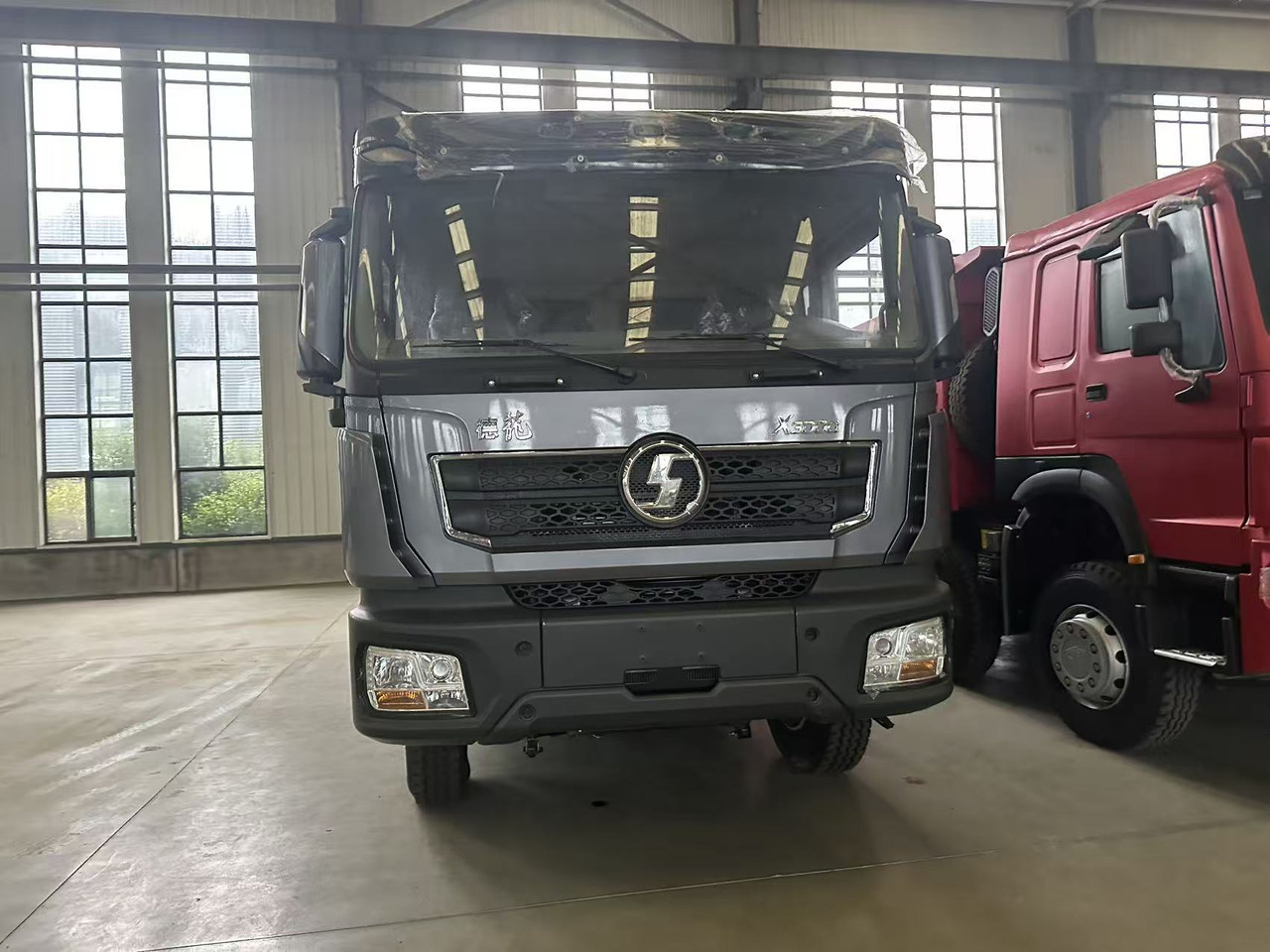 SHACMAN X3000 Dump Truck 6✖4 - Tracteur routier: photos 1 SHACMAN X3000 Dump Truck 6✖4 - Tracteur routier: photos 1