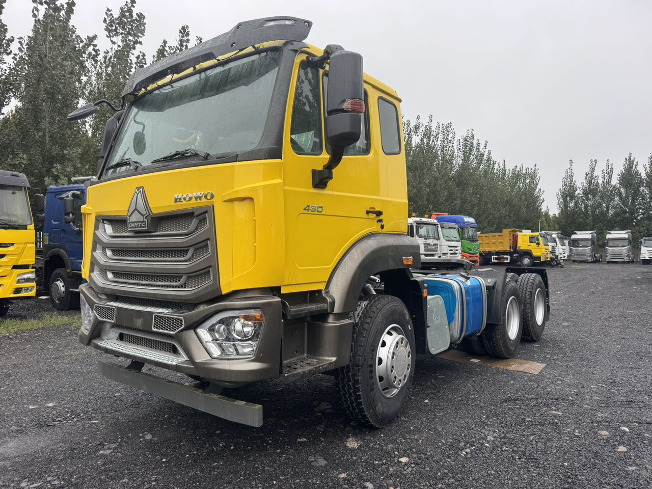 SINOTRUK HOWO 430HP Hydraulic Lift-Equipped Tractor Unit Click for Discount - Tracteur routier: photos 1 SINOTRUK HOWO 430HP Hydraulic Lift-Equipped Tractor Unit Click for Discount - Tracteur routier: photos 1
