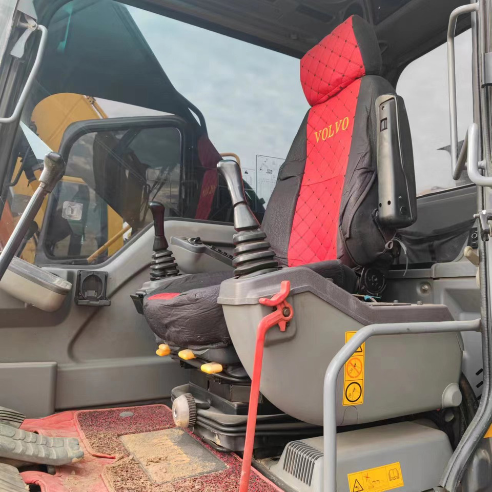 VOLVO Excavator EC240 Click for Discount - Pelle: photos 4 VOLVO Excavator EC240 Click for Discount - Pelle: photos 4