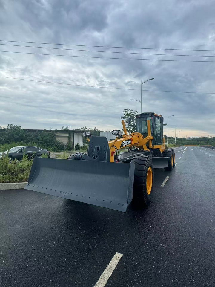 Niveleuse neuf XCMG GR2153 Grader: photos 7 Niveleuse neuf XCMG GR2153 Grader: photos 7