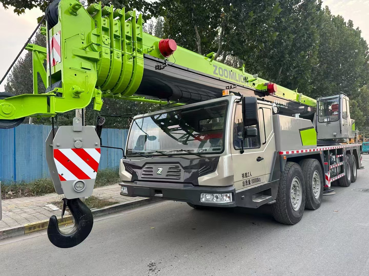 ZOOMLION ZTC800V Used 80tons Crane Strong Lifting Special Offer Inside - Grue: photos 1 ZOOMLION ZTC800V Used 80tons Crane Strong Lifting Special Offer Inside - Grue: photos 1