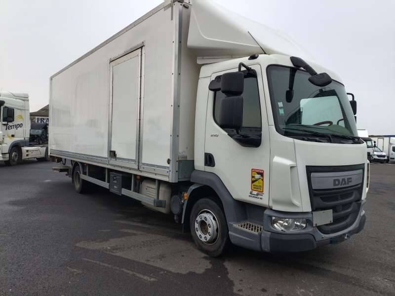 Camion Porteur 12 TONNES 210 CV HAYON PORTE RELEVANTE - Camion fourgon: photos 3 Camion Porteur 12 TONNES 210 CV HAYON PORTE RELEVANTE - Camion fourgon: photos 3