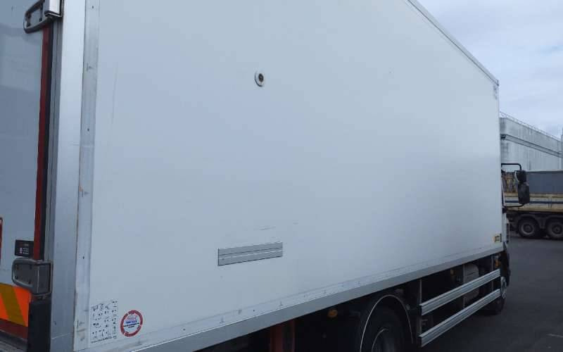 Camion Porteur FRIGO 14 TONNES 250 CV HAYON CARROSSERIE KLEGE MONO TEMP GROUPE CARRIER SUPRA 85 - Camion frigorifique: photos 3 Camion Porteur FRIGO 14 TONNES 250 CV HAYON CARROSSERIE KLEGE MONO TEMP GROUPE CARRIER SUPRA 85 - Camion frigorifique: photos 3