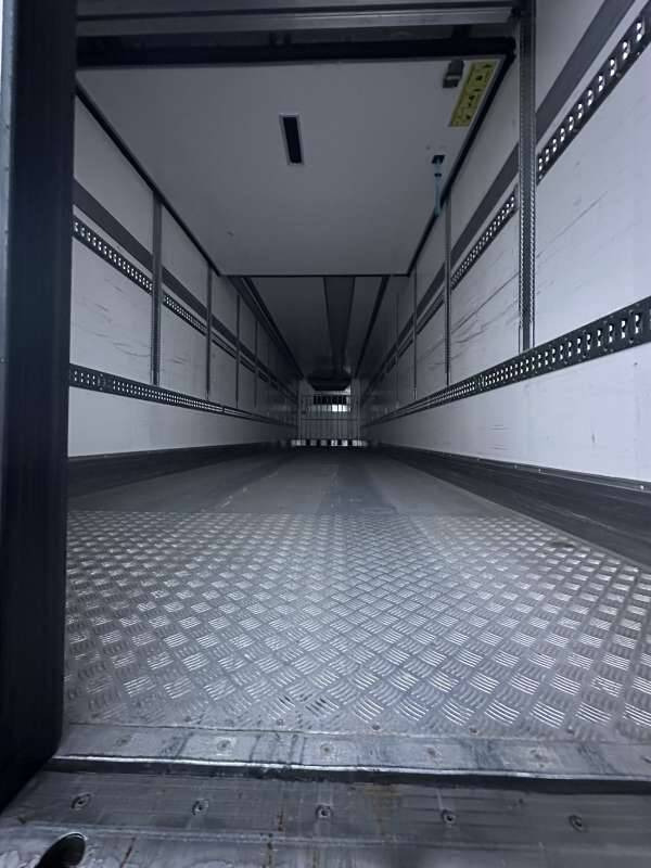 Semi-remorque 3 Essieux 38 TONNES HAYON CAISSE CHEREAU GROUPE CARRIER VECTOR 1950 MT DOUBLE PLANCHER - Semi-remorque frigorifique: photos 3 Semi-remorque 3 Essieux 38 TONNES HAYON CAISSE CHEREAU GROUPE CARRIER VECTOR 1950 MT DOUBLE PLANCHER - Semi-remorque frigorifique: photos 3