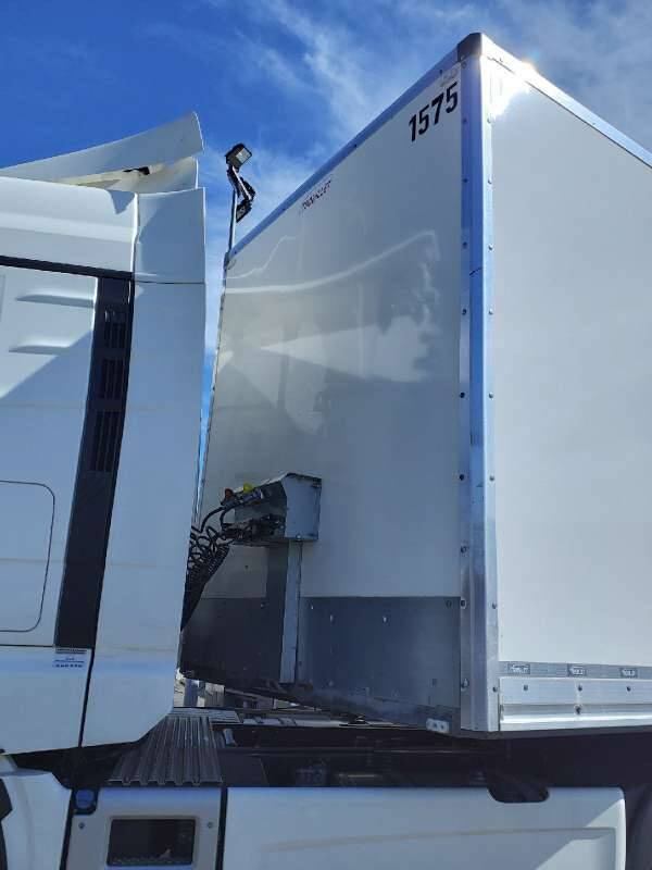 Semi-remorque 3 Essieux SEMI RECONDITONNEE -38 TONNES PORTE RELEVANTE - Semi-remorque fourgon: photos 3 Semi-remorque 3 Essieux SEMI RECONDITONNEE -38 TONNES PORTE RELEVANTE - Semi-remorque fourgon: photos 3