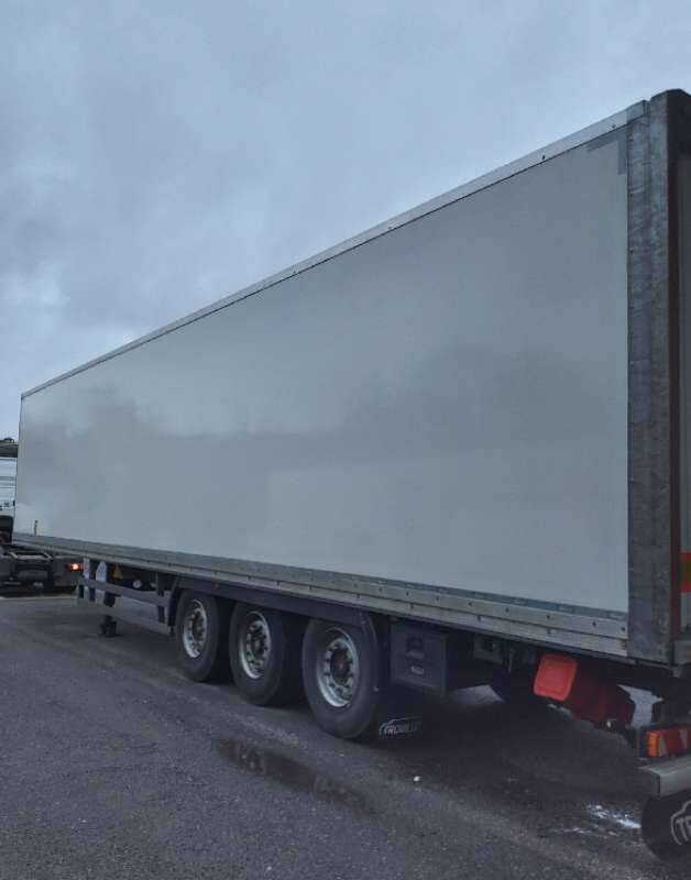 Semi-remorque 3 Essieux SEMI RECONDITONNEE -38 TONNES PORTE RELEVANTE - Semi-remorque fourgon: photos 1 Semi-remorque 3 Essieux SEMI RECONDITONNEE -38 TONNES PORTE RELEVANTE - Semi-remorque fourgon: photos 1