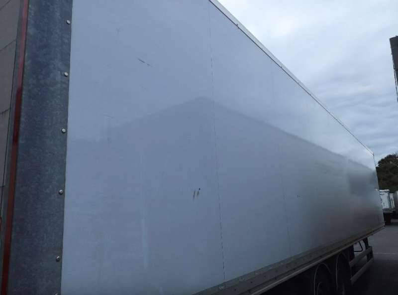 Semi-remorque 3 Essieux SEMI RECONDITONNEE -38 TONNES PORTE RELEVANTE - Semi-remorque fourgon: photos 2 Semi-remorque 3 Essieux SEMI RECONDITONNEE -38 TONNES PORTE RELEVANTE - Semi-remorque fourgon: photos 2