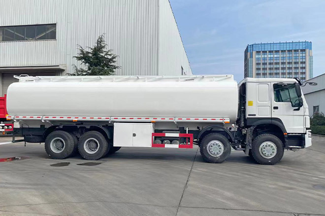 SINOTRUK Howo 371 Petrol Tank Truck Price for Sale in Saudi Arabia - Camion citerne: photos 4 SINOTRUK Howo 371 Petrol Tank Truck Price for Sale in Saudi Arabia - Camion citerne: photos 4