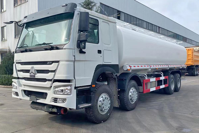 SINOTRUK Howo 371 Petrol Tank Truck Price for Sale in Saudi Arabia - Camion citerne: photos 1 SINOTRUK Howo 371 Petrol Tank Truck Price for Sale in Saudi Arabia - Camion citerne: photos 1