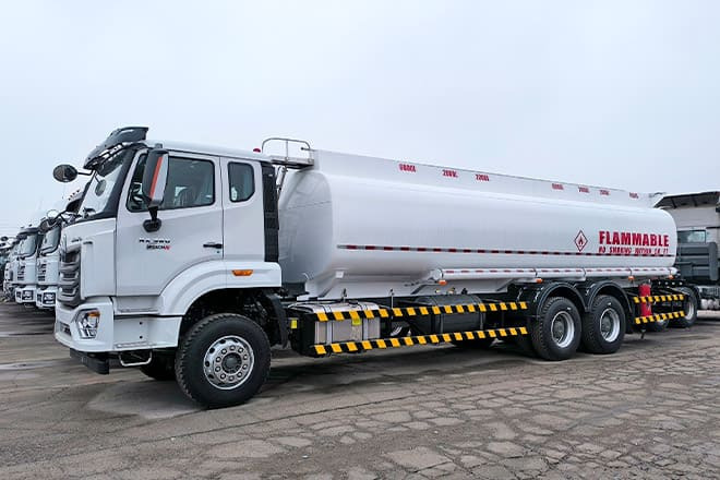 SINOTRUK Howo 380 Petrol Tanker Truck Price for Sale in Sierra Leone - Camion citerne: photos 1 SINOTRUK Howo 380 Petrol Tanker Truck Price for Sale in Sierra Leone - Camion citerne: photos 1