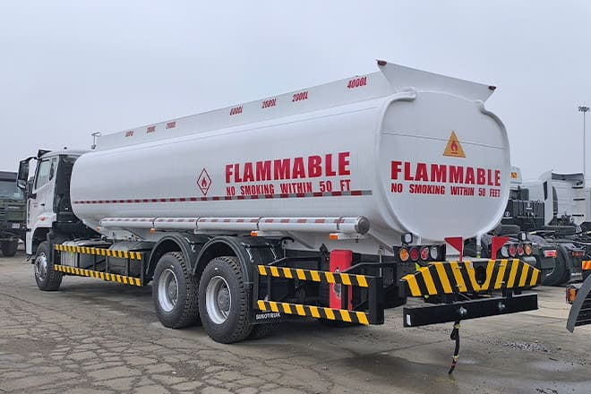 SINOTRUK Howo 380 Petrol Tanker Truck Price for Sale in Sierra Leone - Camion citerne: photos 3 SINOTRUK Howo 380 Petrol Tanker Truck Price for Sale in Sierra Leone - Camion citerne: photos 3
