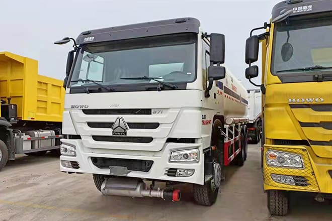 SINOTRUK Howo 6X4 Oil Truck Price for Sale in Djibouti - Camion citerne: photos 2 SINOTRUK Howo 6X4 Oil Truck Price for Sale in Djibouti - Camion citerne: photos 2