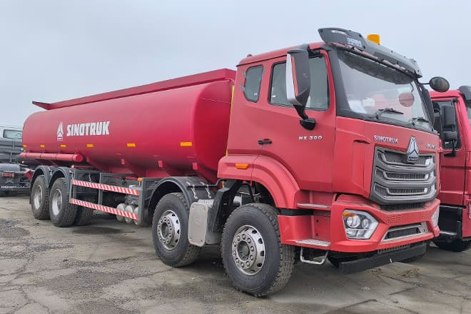SINOTRUK Howo NX380 Diesel Tanker Truck for Sale in Tanzania - Camion citerne: photos 1 SINOTRUK Howo NX380 Diesel Tanker Truck for Sale in Tanzania - Camion citerne: photos 1