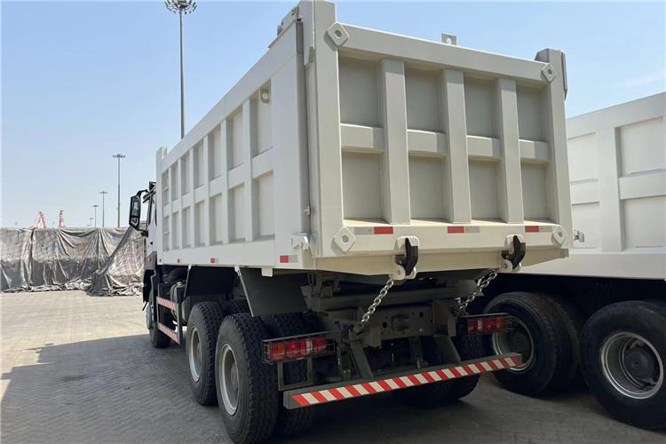 SINOTRUK Used Hohan Dump Truck with RHD for Sale In Tanzania - Camion benne: photos 2 SINOTRUK Used Hohan Dump Truck with RHD for Sale In Tanzania - Camion benne: photos 2