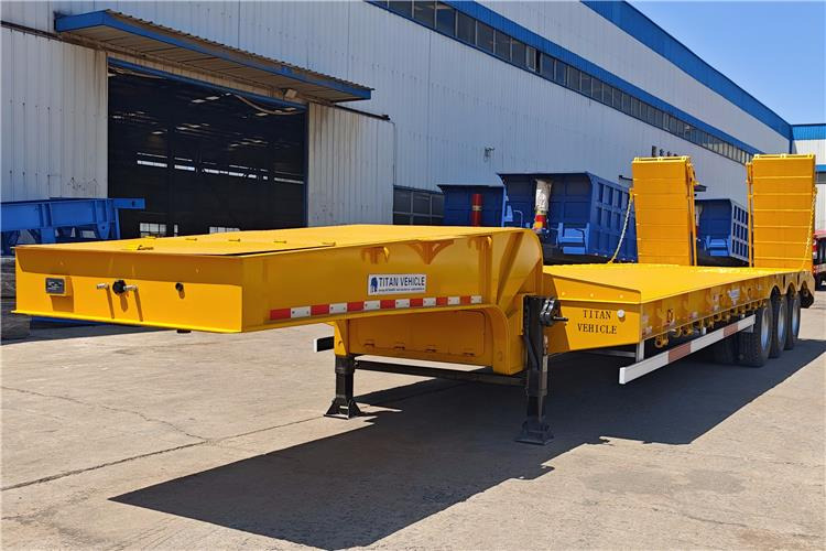 TITAN 40ft Low Bed Trailer with Hydraulic Folding Ladder for Sale In Malawi - Semi-remorque surbaissé: photos 1 TITAN 40ft Low Bed Trailer with Hydraulic Folding Ladder for Sale In Malawi - Semi-remorque surbaissé: photos 1