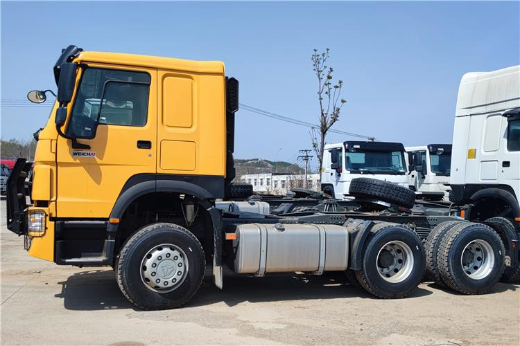 SINOTRUK CNHTC Howo Truck Tractor 400 HP 10 Wheeler for Sale In Malawi - Tracteur routier: photos 3 SINOTRUK CNHTC Howo Truck Tractor 400 HP 10 Wheeler for Sale In Malawi - Tracteur routier: photos 3