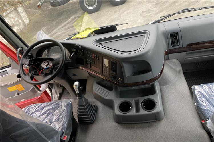 SINOTRUK Howo 371hp Truck Head for Sale In Tanzania - Tracteur routier: photos 3 SINOTRUK Howo 371hp Truck Head for Sale In Tanzania - Tracteur routier: photos 3