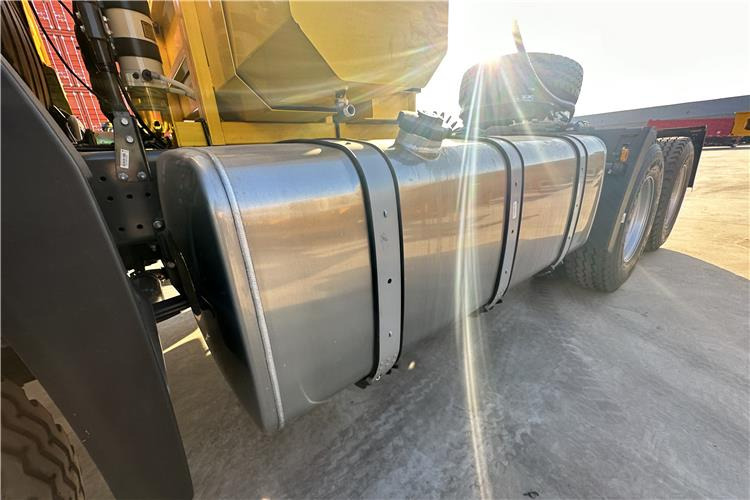 SINOTRUK Howo New Model 371 HP Truck Head for Sale In Zambia - Tracteur routier: photos 3 SINOTRUK Howo New Model 371 HP Truck Head for Sale In Zambia - Tracteur routier: photos 3