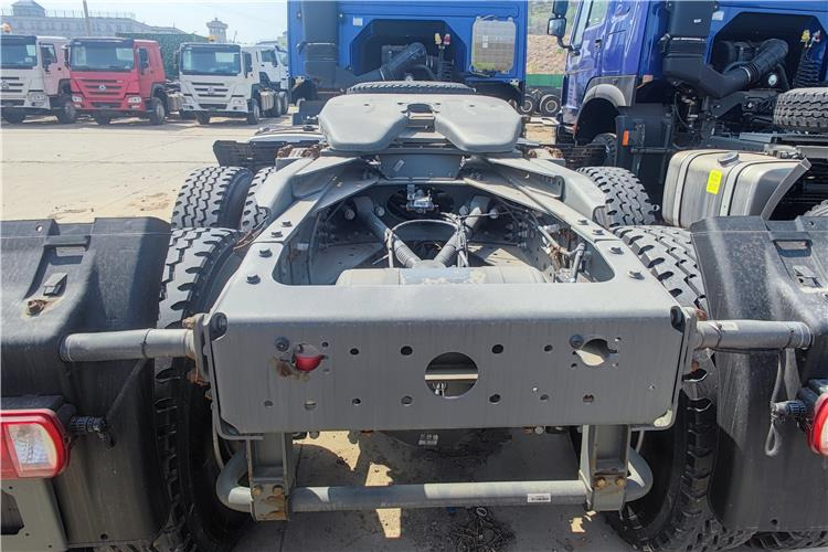 Sinotruk Used Howo 400hp 6x4 Truck Tractor for Sale In Nigeria - Tracteur routier: photos 3 Sinotruk Used Howo 400hp 6x4 Truck Tractor for Sale In Nigeria - Tracteur routier: photos 3