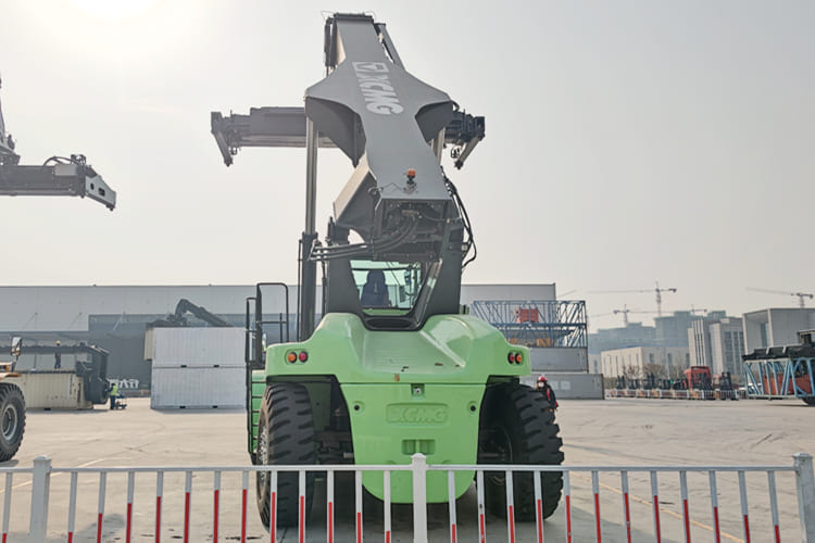 XCMG Reach Stacker Price for Sale in Guyana - Chariot porte-conteneur: photos 3 XCMG Reach Stacker Price for Sale in Guyana - Chariot porte-conteneur: photos 3