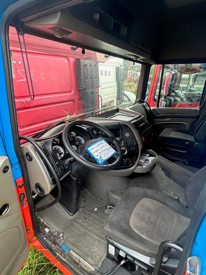 DAF DAF XF105-410 Bleue - Cabine pour Camion: photos 3 DAF DAF XF105-410 Bleue - Cabine pour Camion: photos 3