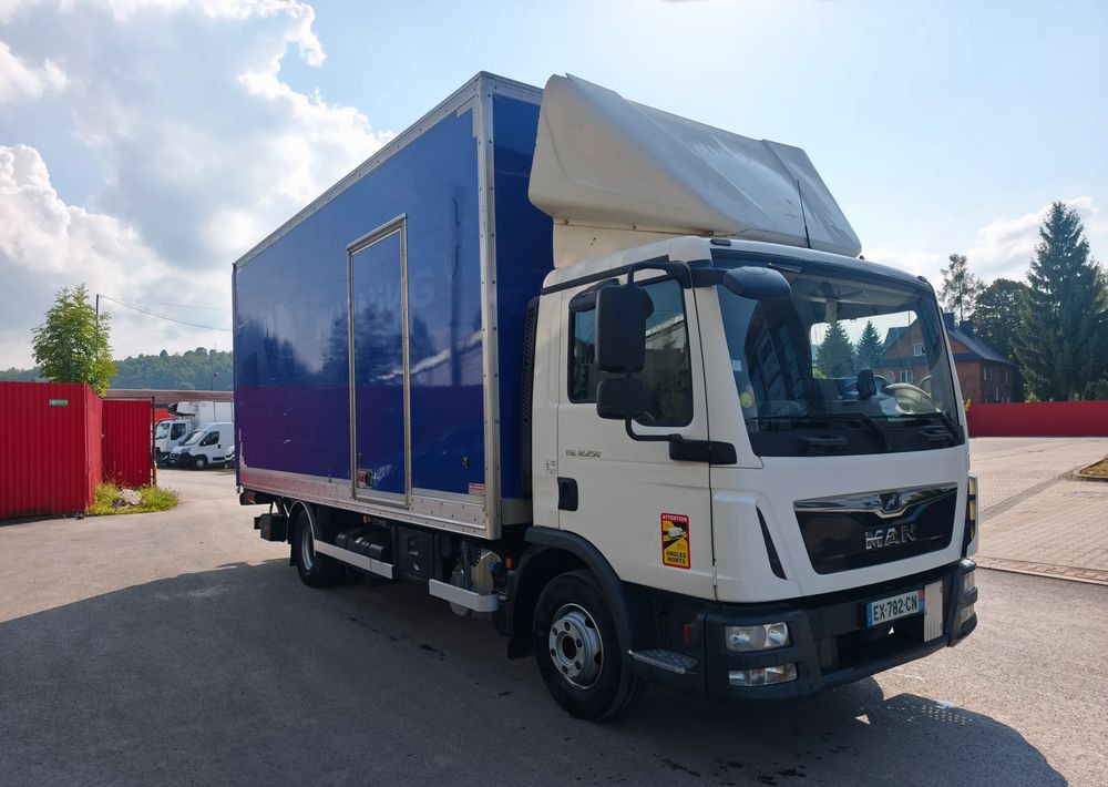 MAN TGL 12.250 kontener 6,2 , winda - Camion fourgon: photos 3 MAN TGL 12.250 kontener 6,2 , winda - Camion fourgon: photos 3