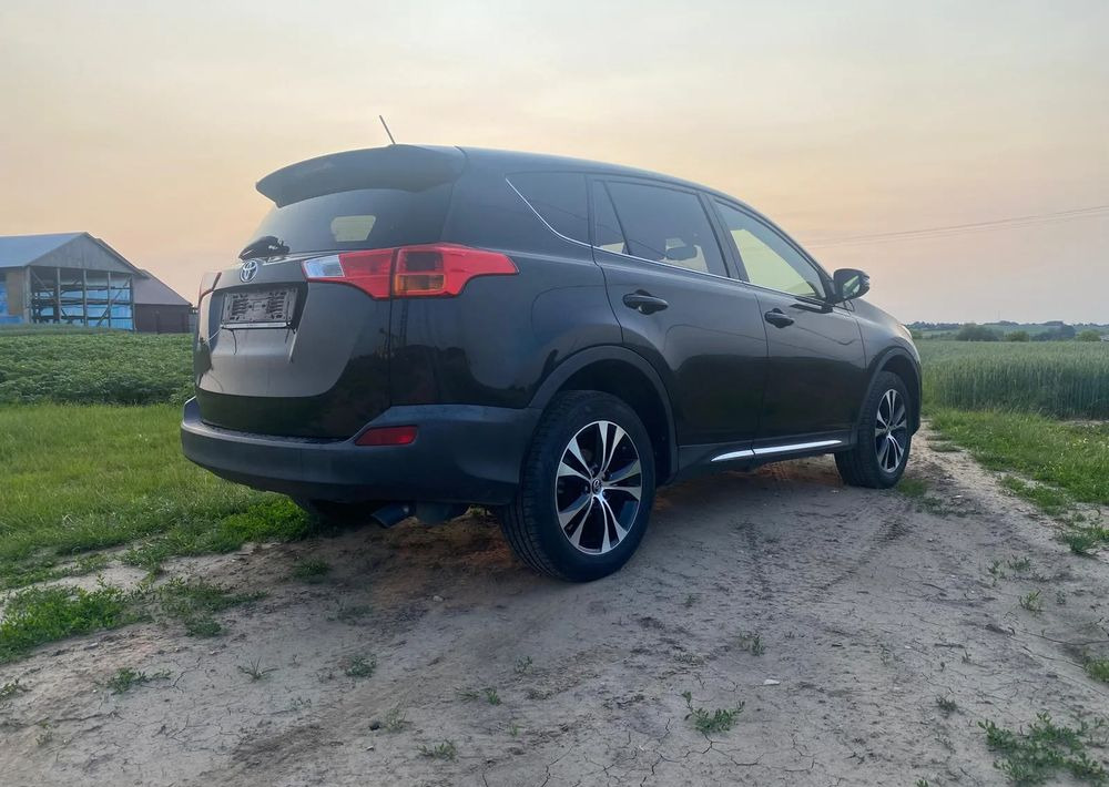 Toyota RAV4 2.0 D-4D 4x4 - SUV: photos 2 Toyota RAV4 2.0 D-4D 4x4 - SUV: photos 2