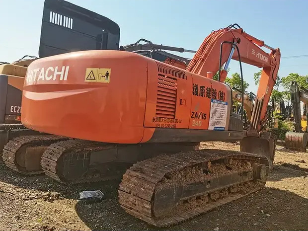 2022 Hitachi ZX240 - Pelle sur chenille: photos 1 2022 Hitachi ZX240 - Pelle sur chenille: photos 1
