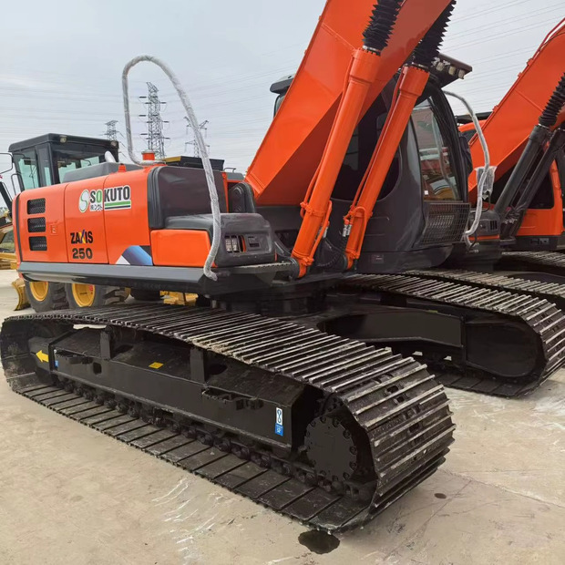 Pelle sur chenille 2023 Hitachi ZX250: photos 10