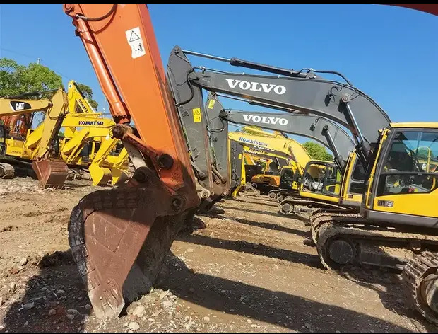 2024 Hitachi ZX240 - Pelle sur chenille: photos 3 2024 Hitachi ZX240 - Pelle sur chenille: photos 3