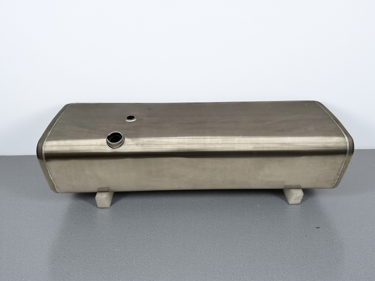 IVECO  - Réservoir de carburant: photos 1 IVECO  - Réservoir de carburant: photos 1