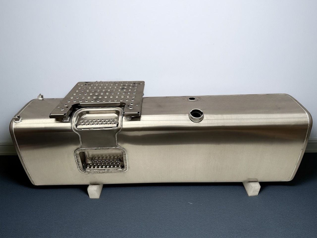 VOLVO  - Réservoir de carburant: photos 1 VOLVO  - Réservoir de carburant: photos 1