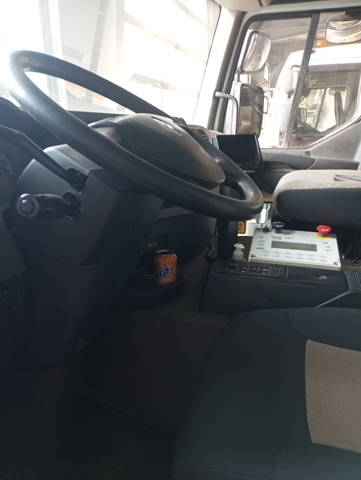 BOM de marque Renault 310 DXI - benne SEMAT bi compartiment - boite de vitesse récente de 5000 km - 2 pneus neufs - dernier passage aux mines en septembre 2023 - arrêt de circulation octobre 2023 - ba - Benne à ordures ménagères: photos 2 BOM de marque Renault 310 DXI - benne SEMAT bi compartiment - boite de vitesse récente de 5000 km - 2 pneus neufs - dernier passage aux mines en septembre 2023 - arrêt de circulation octobre 2023 - ba - Benne à ordures ménagères: photos 2