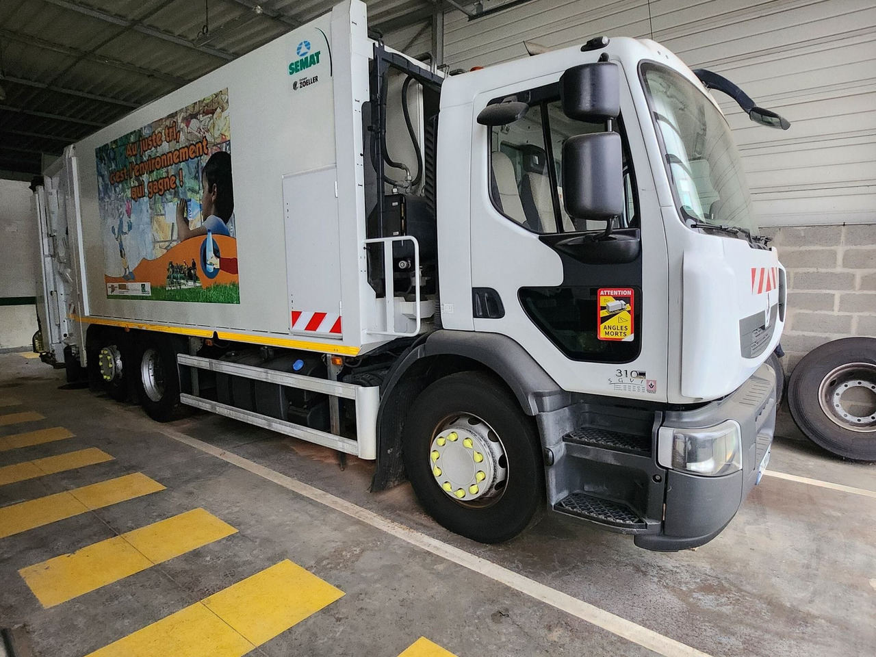 BOM de marque Renault 310 DXI - benne SEMAT bi compartiment - boite de vitesse récente de 5000 km - 2 pneus neufs - dernier passage aux mines en septembre 2023 - arrêt de circulation octobre 2023 - ba - Benne à ordures ménagères: photos 4 BOM de marque Renault 310 DXI - benne SEMAT bi compartiment - boite de vitesse récente de 5000 km - 2 pneus neufs - dernier passage aux mines en septembre 2023 - arrêt de circulation octobre 2023 - ba - Benne à ordures ménagères: photos 4