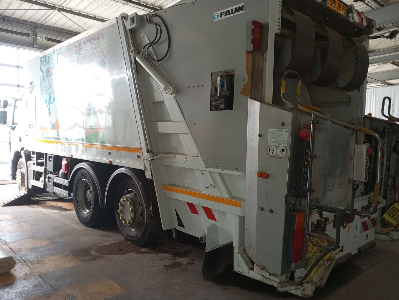 BOM de marque Renault 320 DXI- Benne FAUN Turbo changée en août 2023 - fuite hydraulique avant passage aux mines - arrêt de circulation octobre 2023 - batterie HS - état correct - factures disponibles - Benne à ordures ménagères: photos 3 BOM de marque Renault 320 DXI- Benne FAUN Turbo changée en août 2023 - fuite hydraulique avant passage aux mines - arrêt de circulation octobre 2023 - batterie HS - état correct - factures disponibles - Benne à ordures ménagères: photos 3