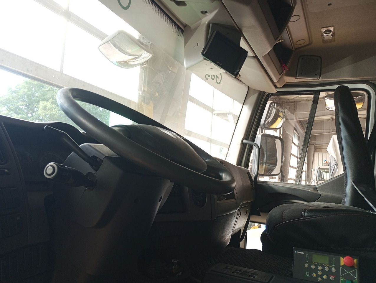 BOM de marque Renault 320 DXI- Benne FAUN Turbo changée en août 2023 - fuite hydraulique avant passage aux mines - arrêt de circulation octobre 2023 - batterie HS - état correct - factures disponibles - Benne à ordures ménagères: photos 4 BOM de marque Renault 320 DXI- Benne FAUN Turbo changée en août 2023 - fuite hydraulique avant passage aux mines - arrêt de circulation octobre 2023 - batterie HS - état correct - factures disponibles - Benne à ordures ménagères: photos 4