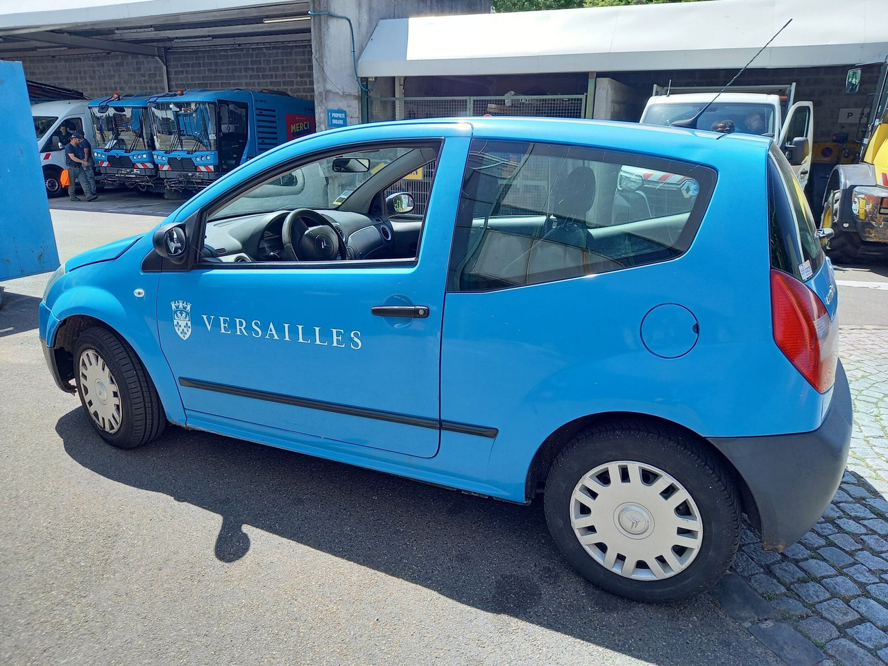 CITROEN C2 - Voiture berline commerciale essence - 3 portes - Berline: photos 4 CITROEN C2 - Voiture berline commerciale essence - 3 portes - Berline: photos 4