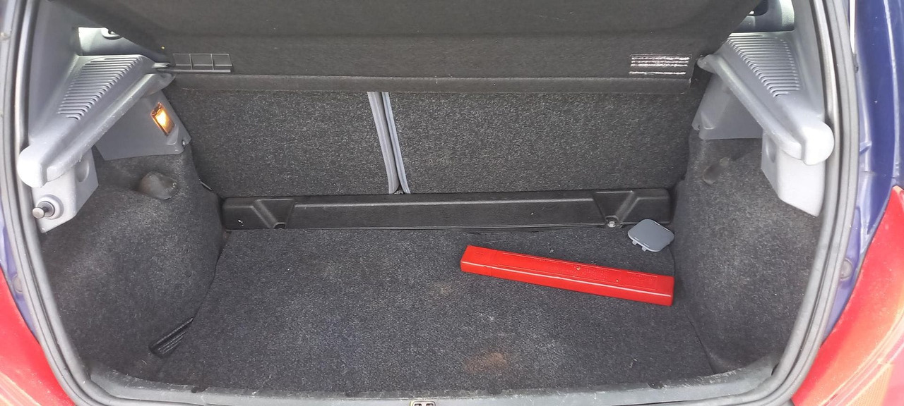 CLIO WITHOUT ROADWORTHINESS TEST - Voiture: photos 2 CLIO WITHOUT ROADWORTHINESS TEST - Voiture: photos 2