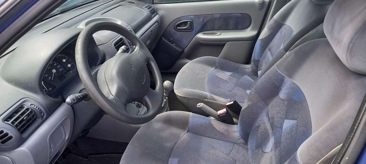 CLIO WITHOUT ROADWORTHINESS TEST - Voiture: photos 5 CLIO WITHOUT ROADWORTHINESS TEST - Voiture: photos 5