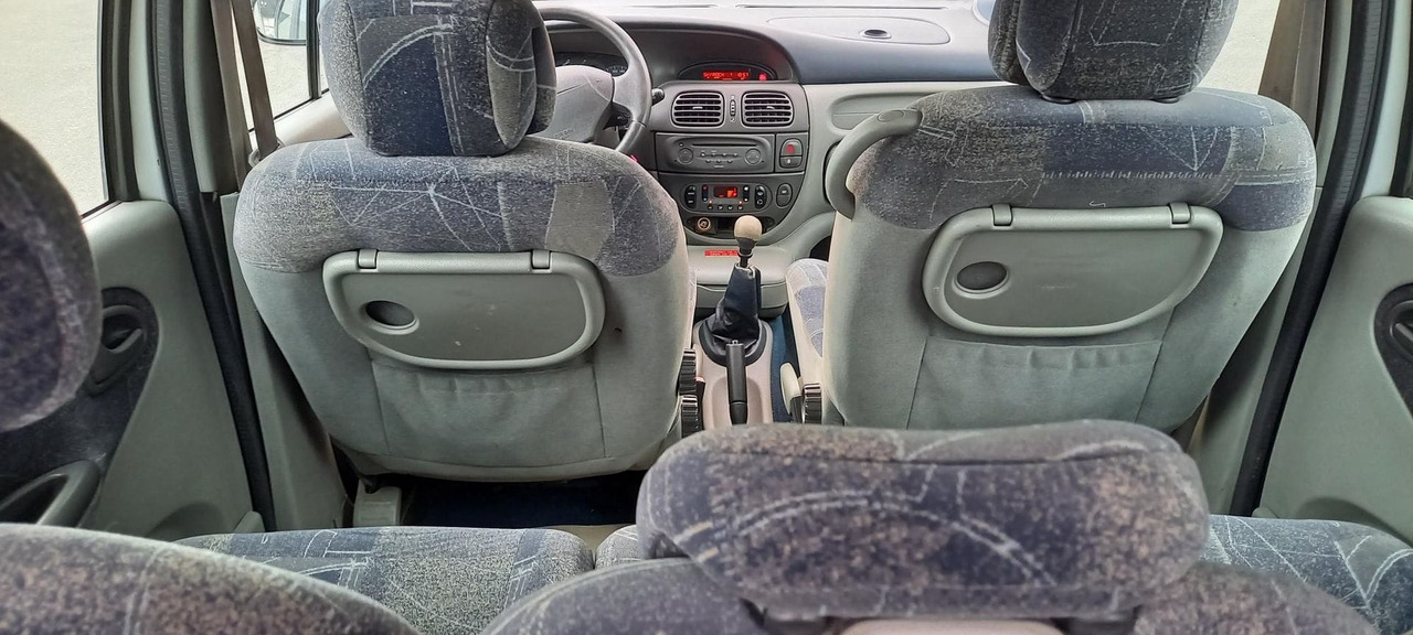 MEGANE ESSENCE (241) - Voiture: photos 2 MEGANE ESSENCE (241) - Voiture: photos 2