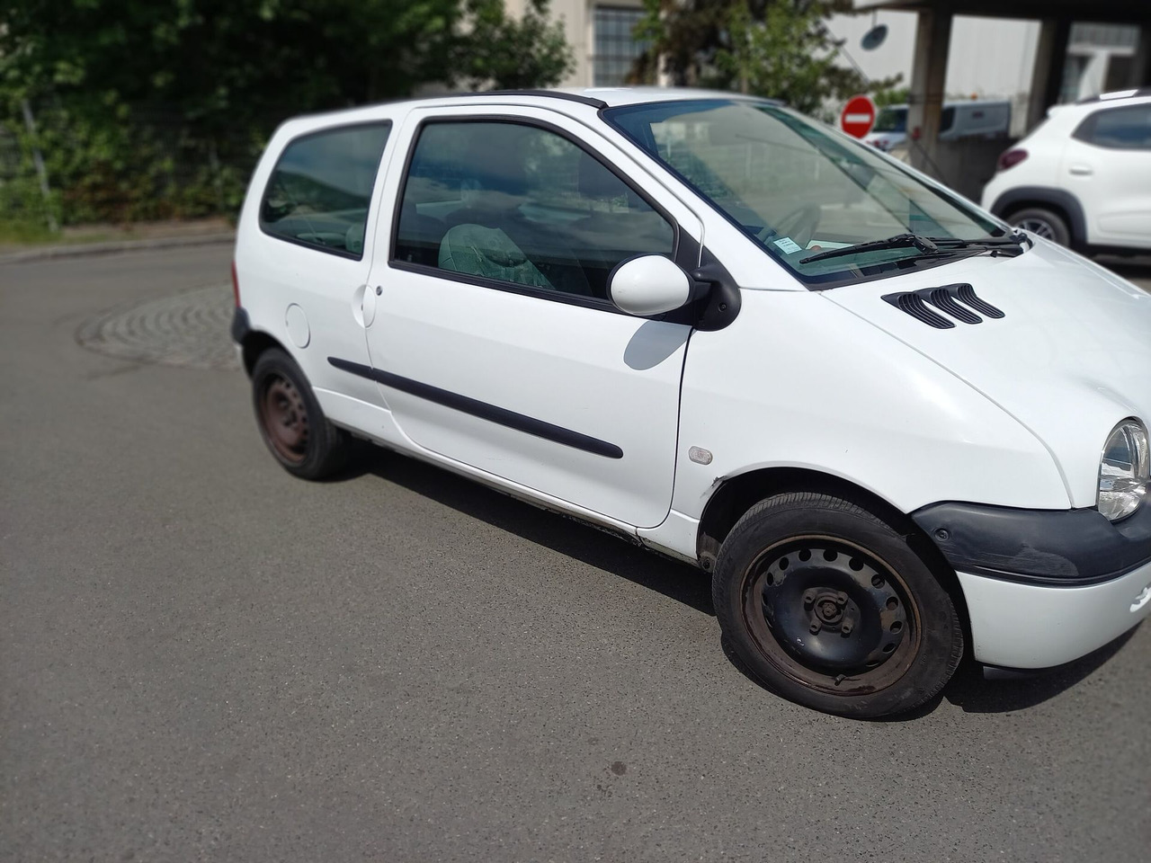 RENAULT TWINGO - Berline essence - 3 portes - 4places - Vitr - Voiture: photos 2 RENAULT TWINGO - Berline essence - 3 portes - 4places - Vitr - Voiture: photos 2