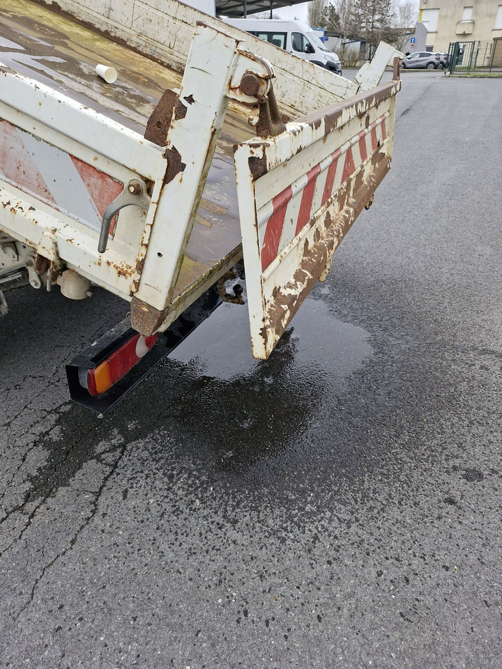 Renault Mascott 3.5T- (Disponible à compter du 24/11/2025) 3 places avec benne basculante hydraulique. BEG. Vendu sans CT. Véhicule roulant. Entretien régulier. Arrêté début 2025 pour souci passage d - Utilitaire benne: photos 3 Renault Mascott 3.5T- (Disponible à compter du 24/11/2025) 3 places avec benne basculante hydraulique. BEG. Vendu sans CT. Véhicule roulant. Entretien régulier. Arrêté début 2025 pour souci passage d - Utilitaire benne: photos 3