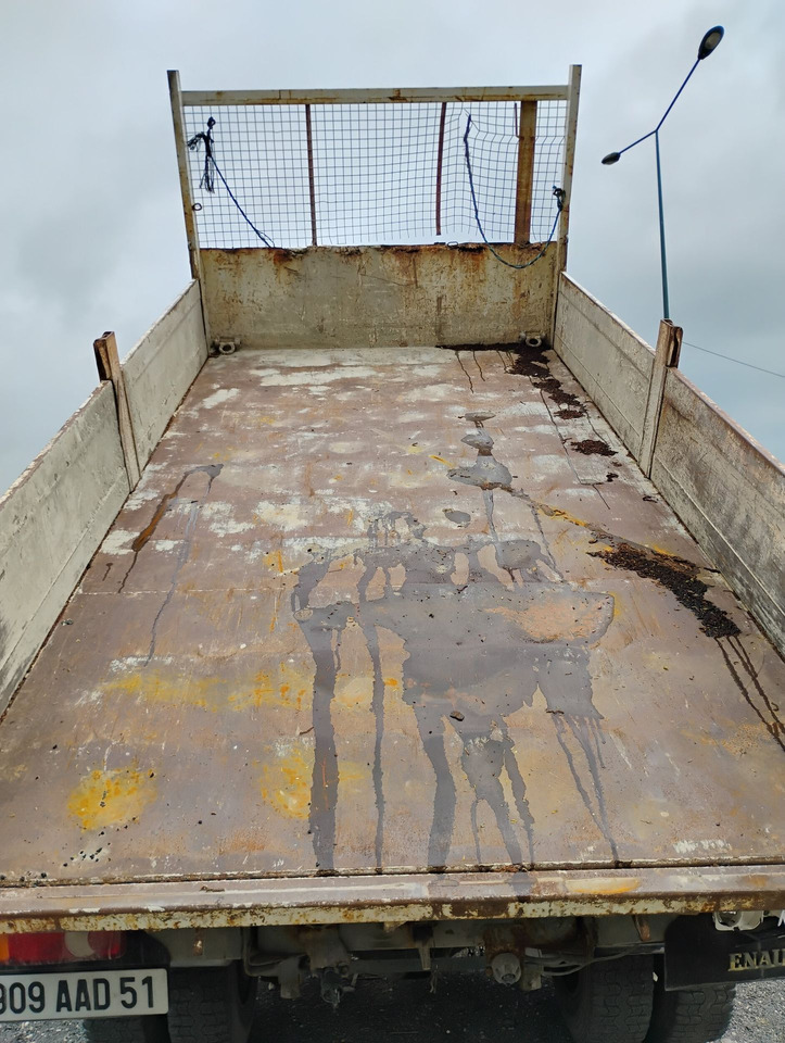 Renault Midlum 909AAD51- Disponible à compter du 19 /11/2025. Camion benne 13T-Moteur remplacé en 2021 ( environ 120 000km). Usure importante de la benne, oxydation de fer globale apparente - Norme Eu - Camion benne: photos 2 Renault Midlum 909AAD51- Disponible à compter du 19 /11/2025. Camion benne 13T-Moteur remplacé en 2021 ( environ 120 000km). Usure importante de la benne, oxydation de fer globale apparente - Norme Eu - Camion benne: photos 2