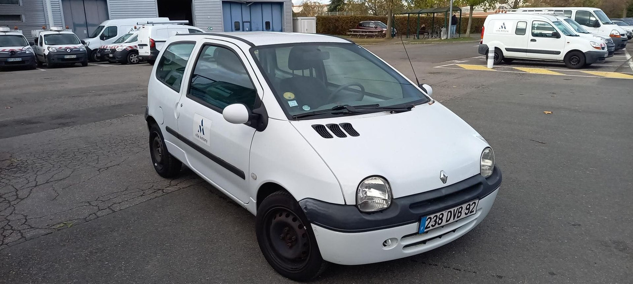 TWINGO PETROL (267) - Voiture: photos 1 TWINGO PETROL (267) - Voiture: photos 1