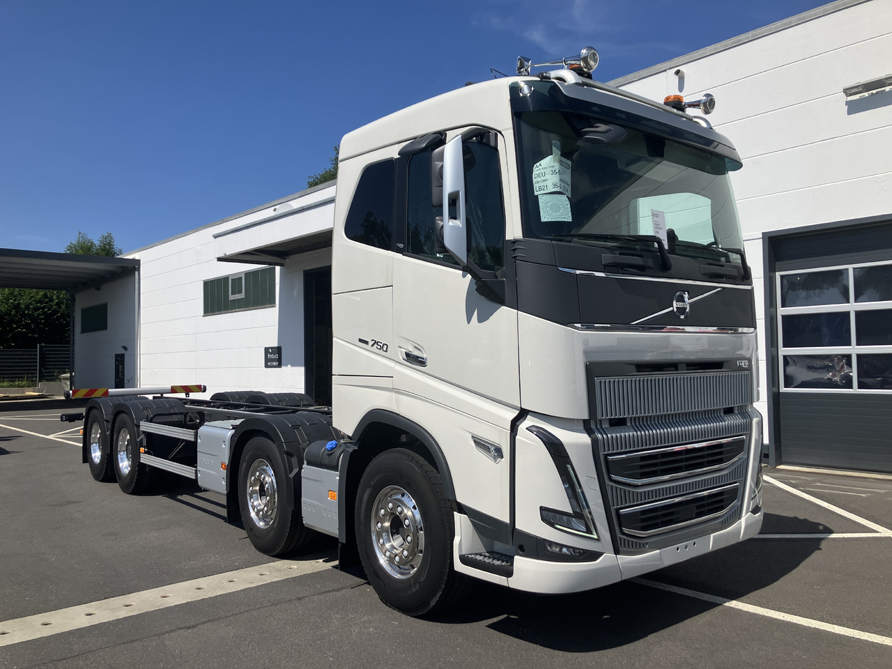 VOLVO FH16 750 8x4 Chassis - Châssis cabine: photos 1 VOLVO FH16 750 8x4 Chassis - Châssis cabine: photos 1