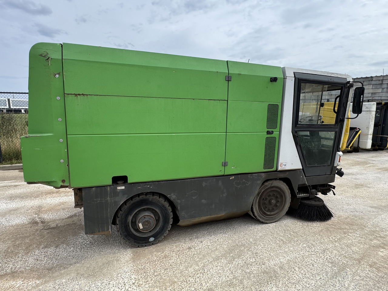 Ravo Sweeper - Balayeuse de voirie: photos 1 Ravo Sweeper - Balayeuse de voirie: photos 1